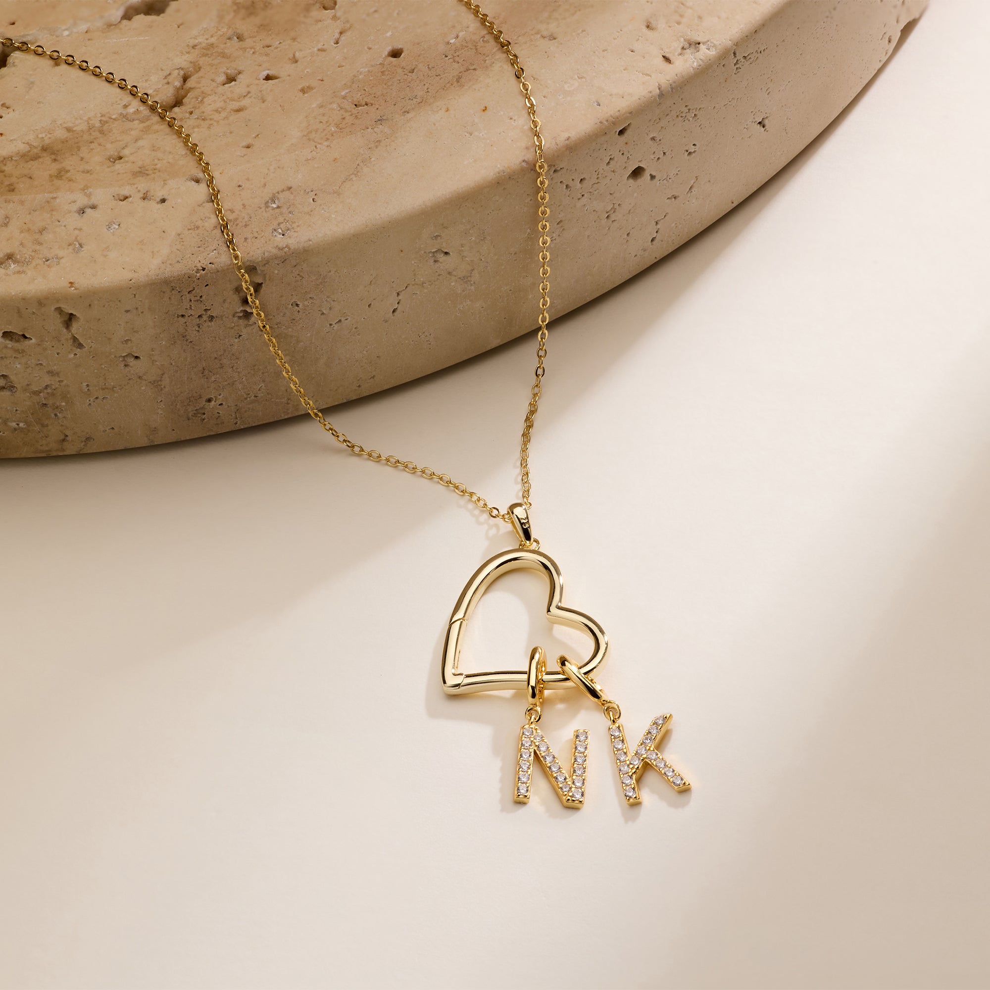 Initial Letter Necklace 18K Gold - قلادة قلب مفتوح مخصصة بالأحرف الأولى،