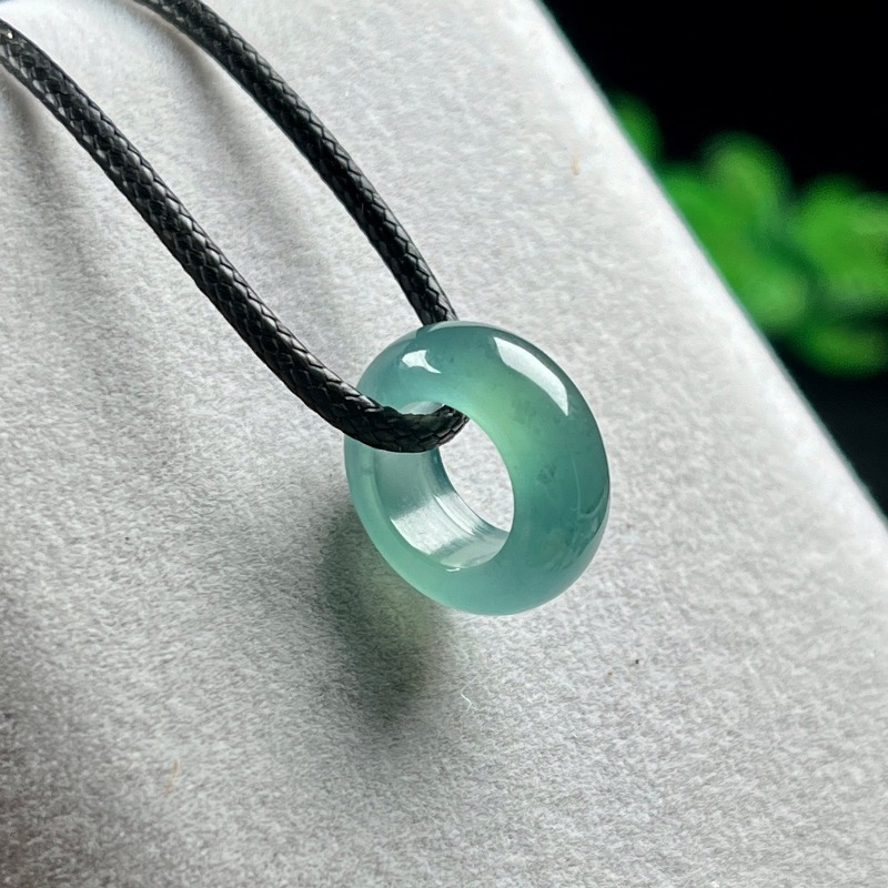 Necklaces - قلادة خاتم من الزمرد الطبيعي والجايديت