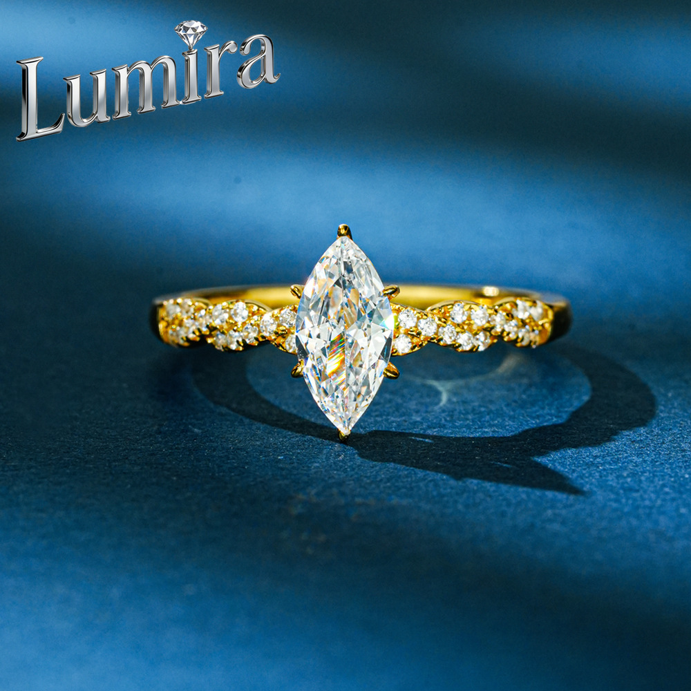Moissanite Engagement Ring 1 Carat - خاتم لوميرا من الذهب عيار 18