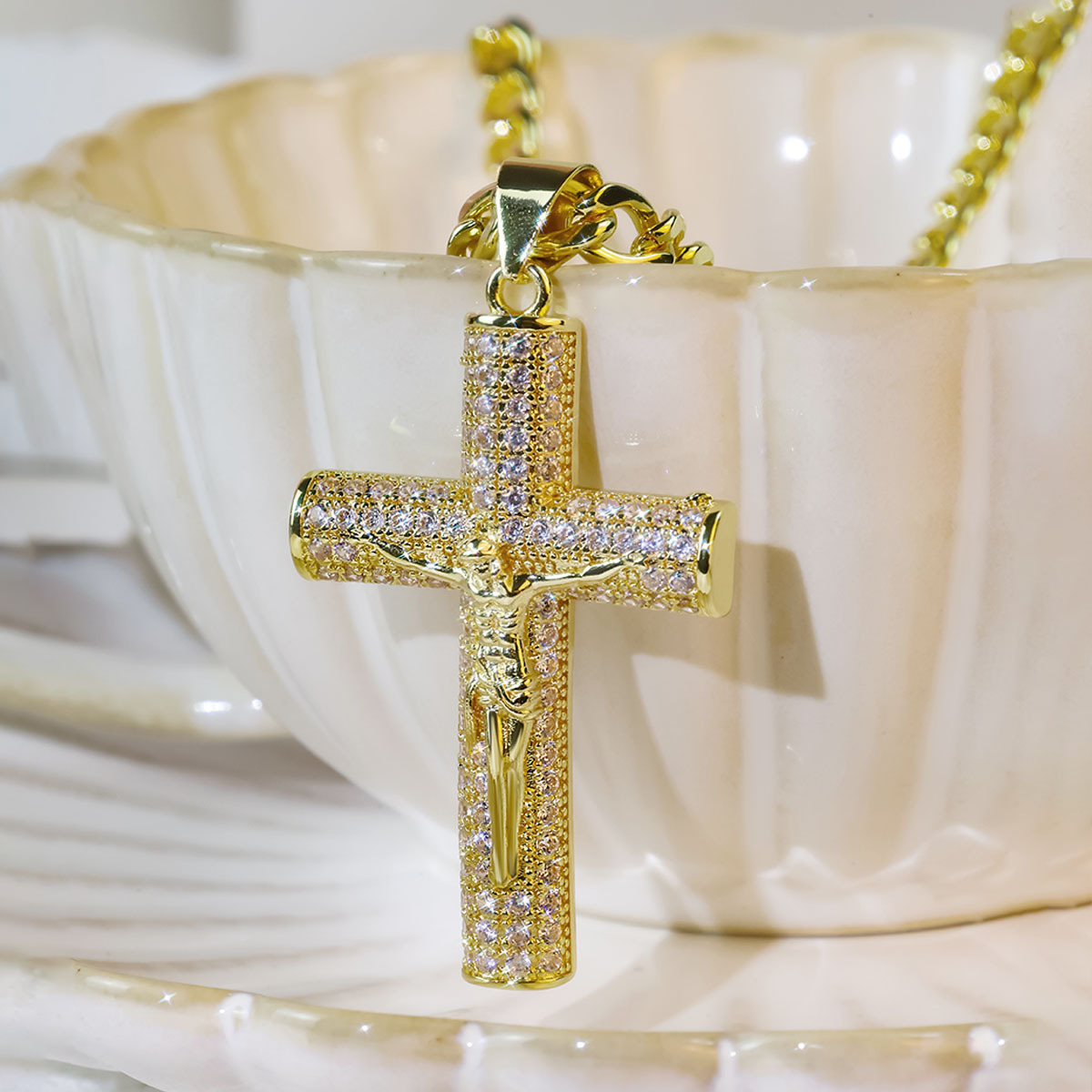 قلادة صليب مطلية بالذهب للرجال - مراجعة Cross Pendant Necklace Gold وسعره