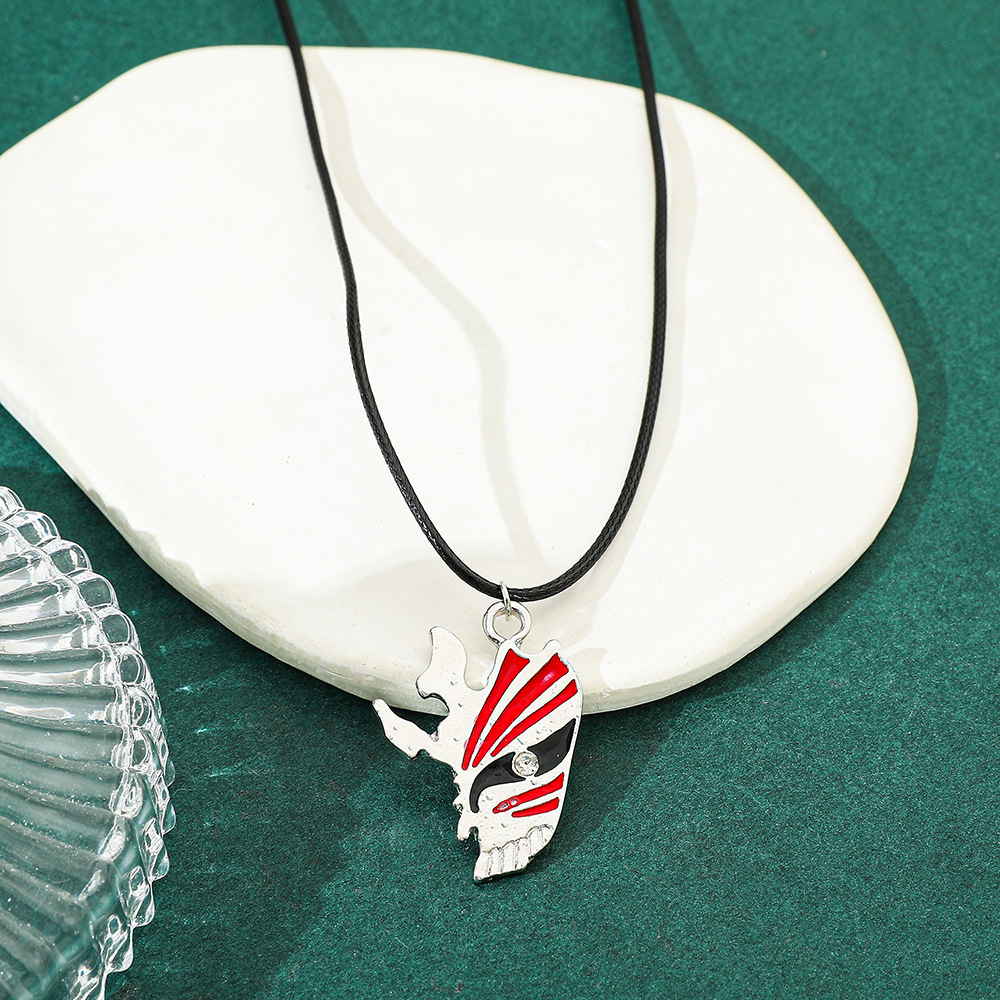 قلادة معدنية بتصميم قناع الأنم - مراجعة Anime Pendant Necklace وسعره