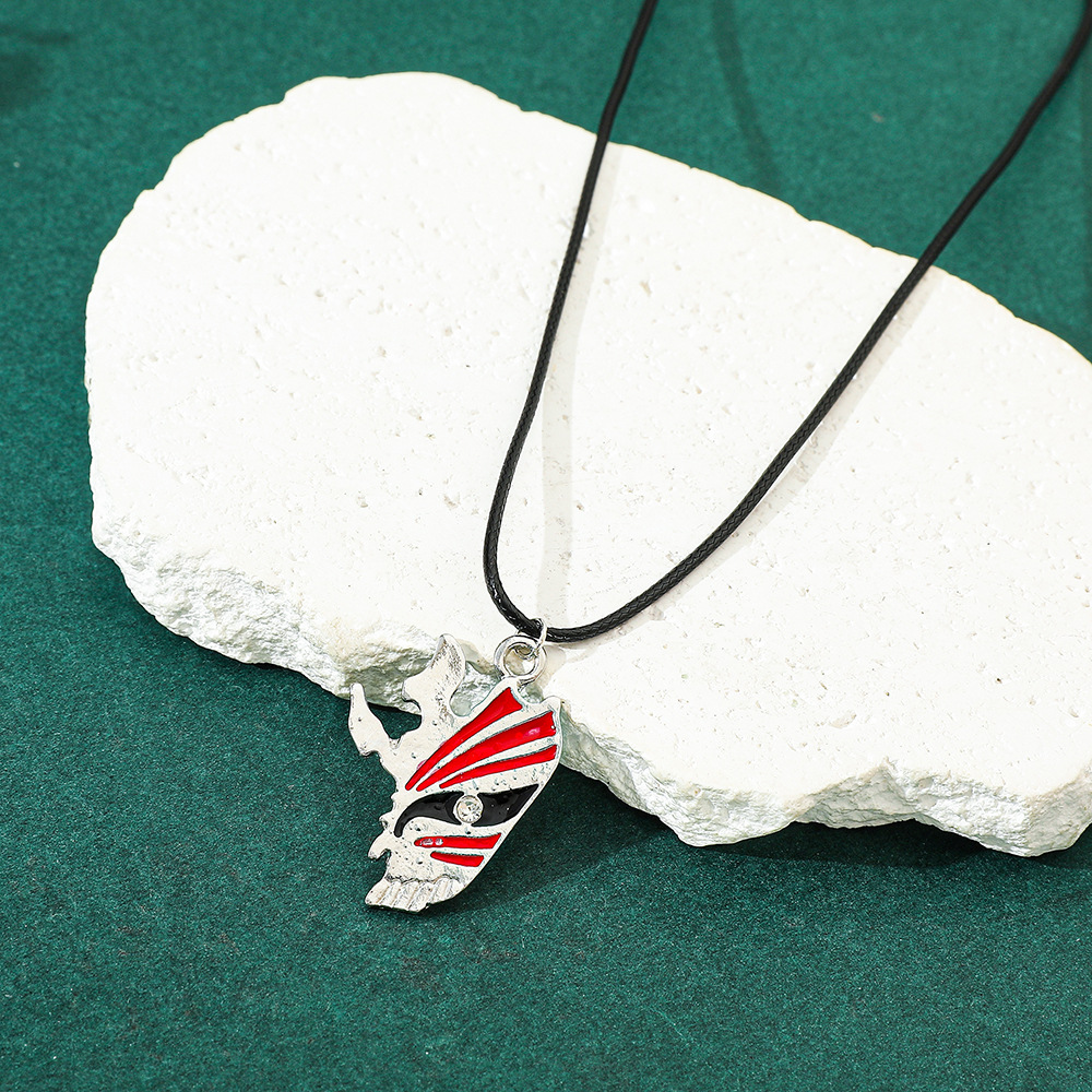 قلادة معدنية بتصميم قناع الأنم - مراجعة Anime Pendant Necklace وسعره