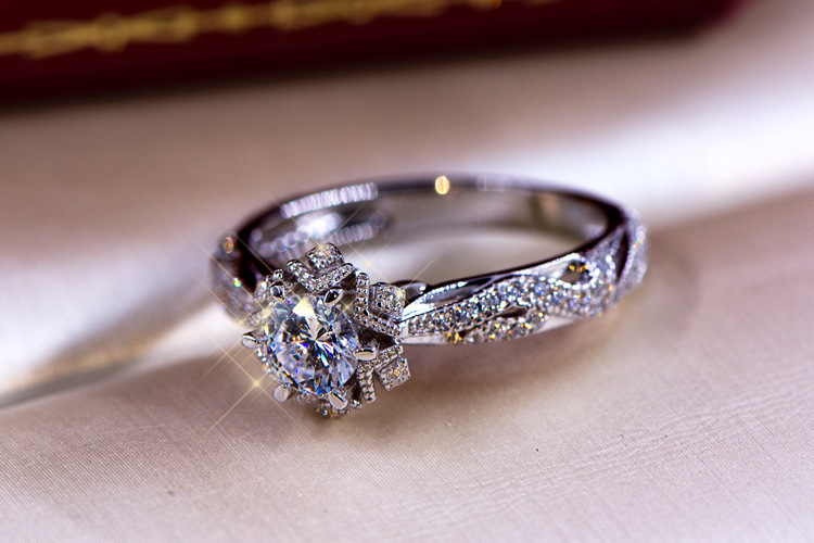 خاتم من الفضة الإسترلينية S925 - مراجعة Moissanite Engagement Ring 1 Carat وسعره