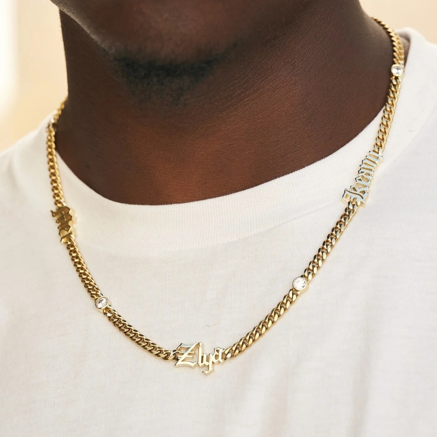 قلادة اسم مخصصة بخط إنجليزي قد - مراجعة Cuban Link Chain 12Mm وسعره