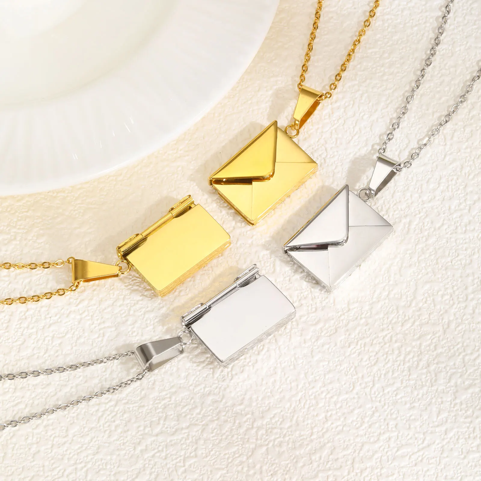 قلادة مخصصة بصورة شخصية على شك - مراجعة Custom Name Necklace Stainless Steel وسعره