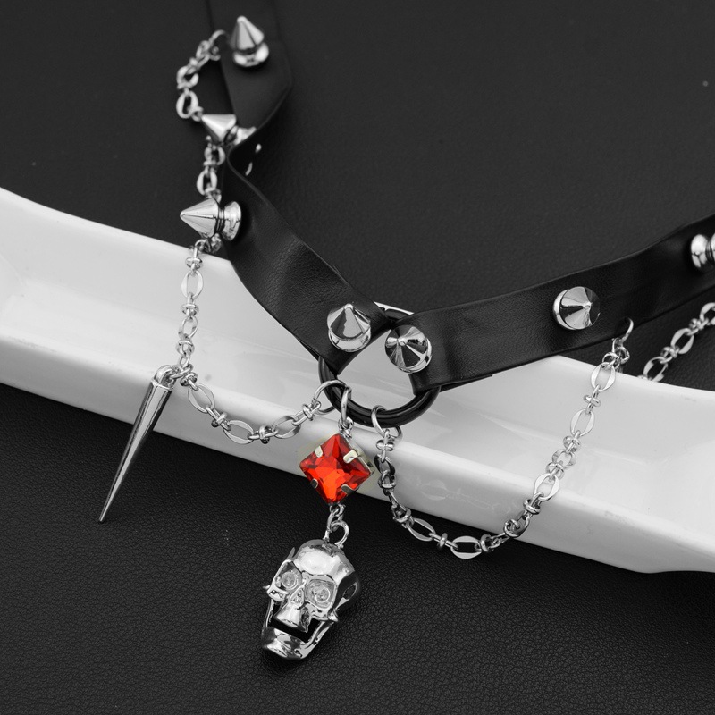 قلادة جلدية على شكل جمجمة داكن - مراجعة Goth Punk Spike Choker وسعره