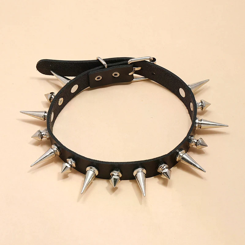 طوق طويل مزود بمسامير على شكل  - مراجعة Goth Punk Spike Choker وسعره