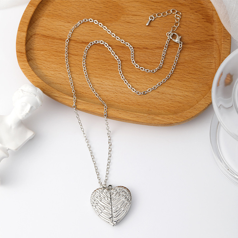قلادة على شكل قلب للنساء مع فت - مراجعة Heart Locket Necklace Photo وسعره