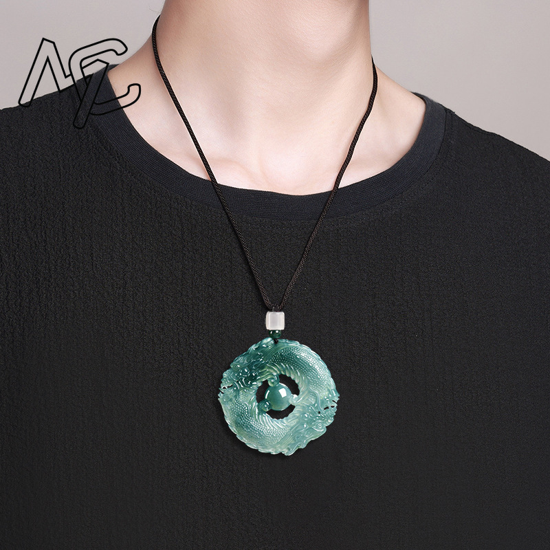 قلادة بتعليقة من اليشم الطبيعي - مراجعة Necklaces وسعره
