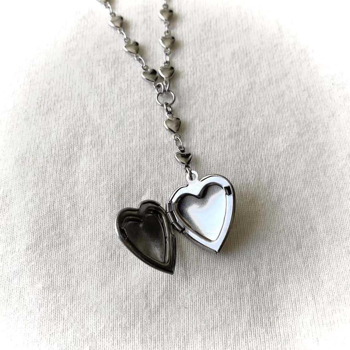 قلادة سلسلة الوهق المسبحة مع ق - مراجعة Heart Locket Necklace Photo وسعره