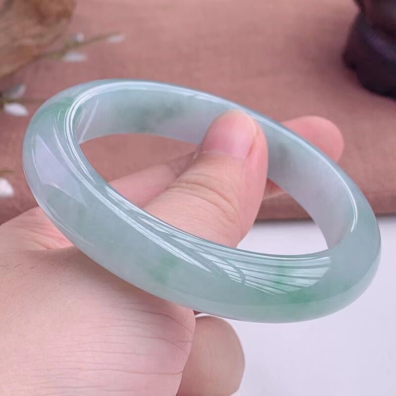 ميانمار، سوار من اليشم الزيتي  - مراجعة Bracelets وسعره