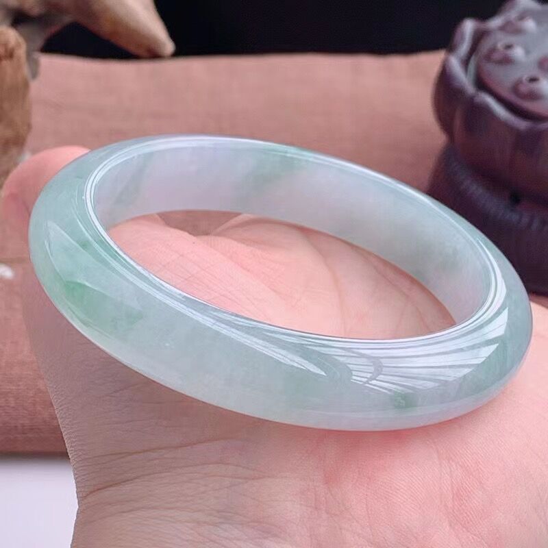 ميانمار، سوار من اليشم الزيتي  - مراجعة Bracelets وسعره