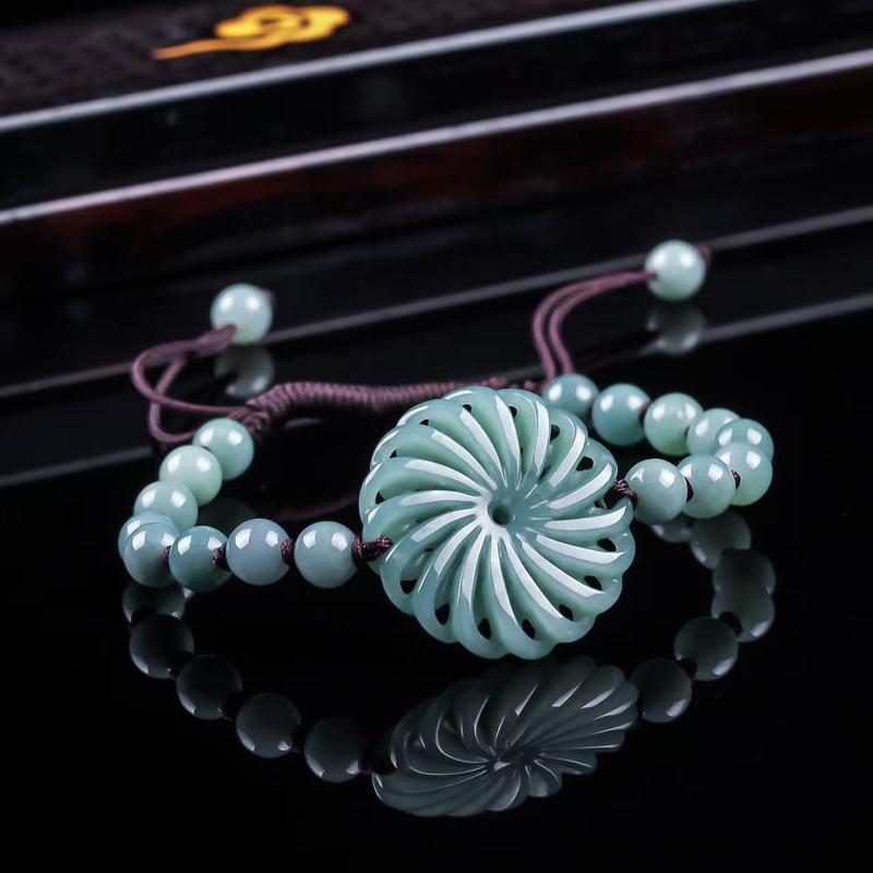 سوار من اليشم الطبيعي من الدرج - مراجعة Bracelets وسعره