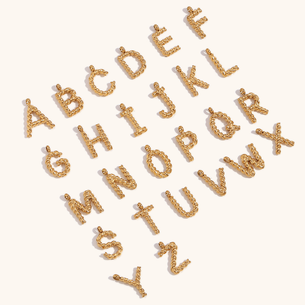 شخصية ثلاثية الأبعاد رسالة قلا - مراجعة Initial Letter Necklace 18K Gold وسعره