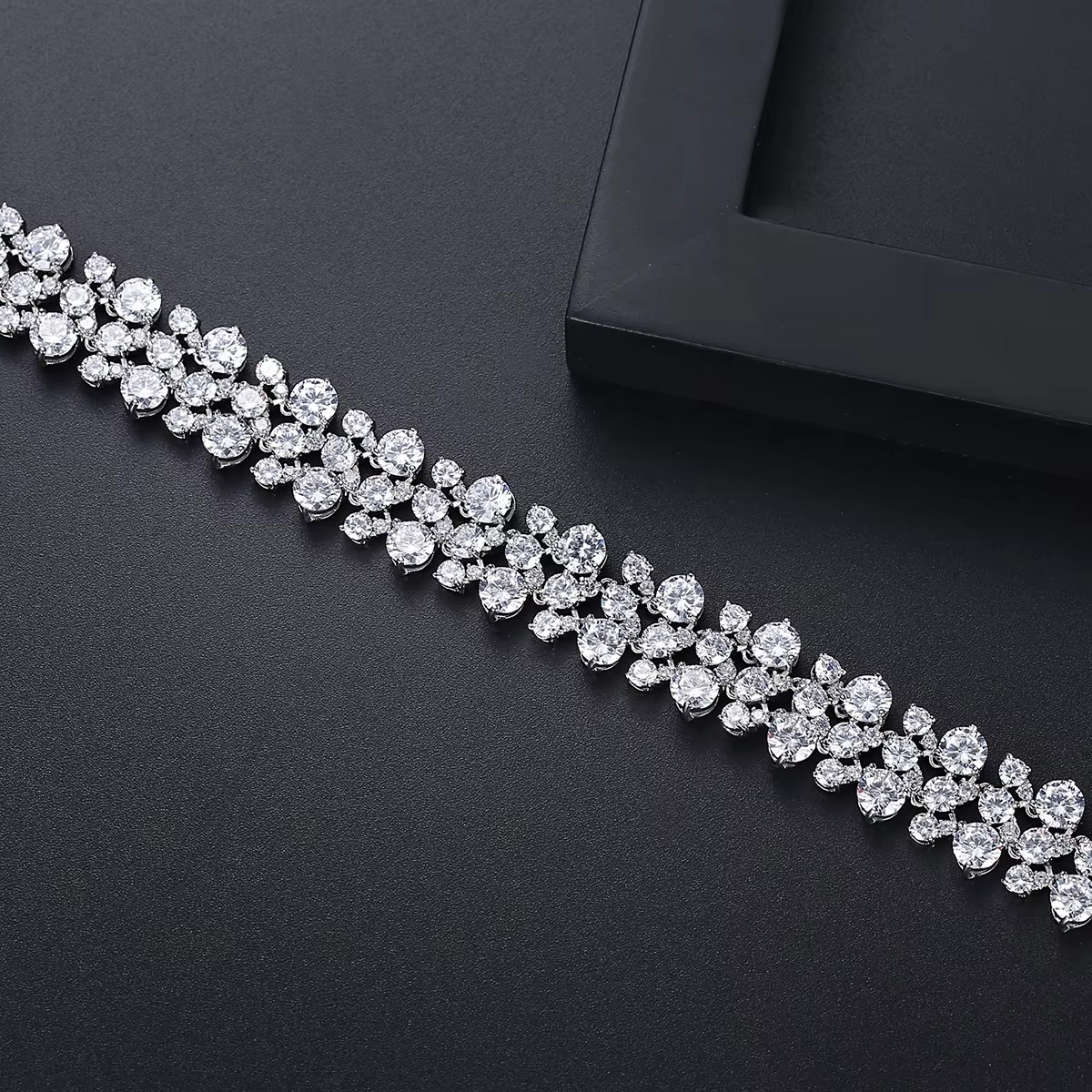 LUOTEEMI ثلاث طبقات مكعب زركون - مراجعة Layered Pendant Necklace Aesthetic وسعره