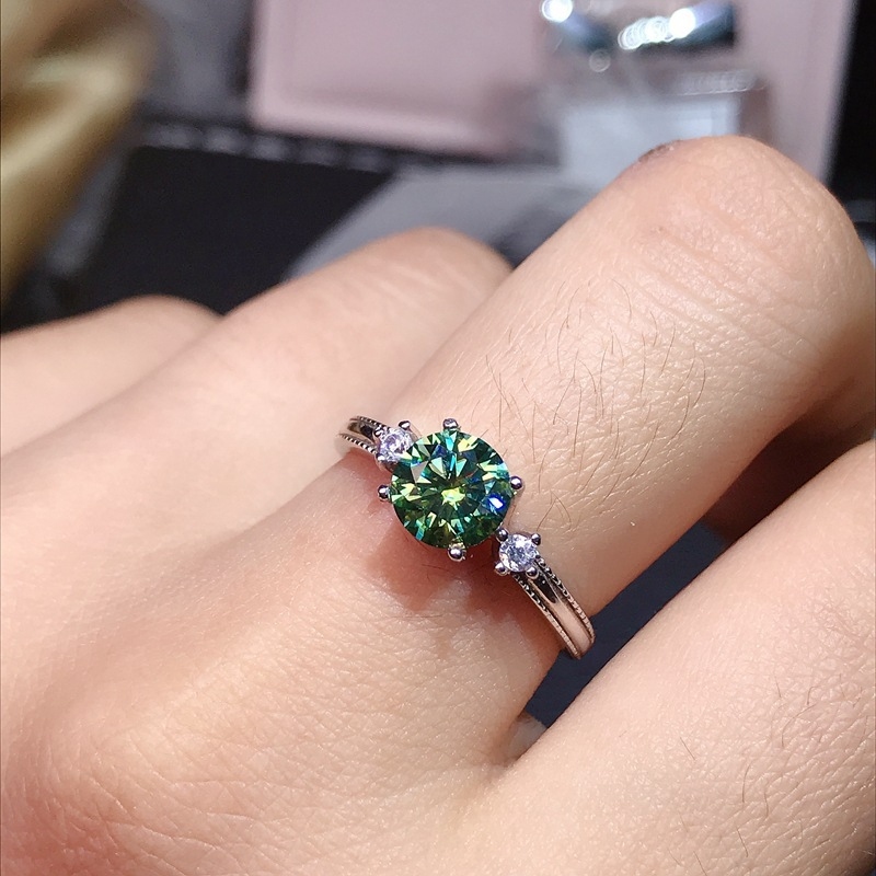 خاتم مورجانايت بدرجة نقاء VVS1 - مراجعة Moissanite Engagement Ring 1 Carat وسعره