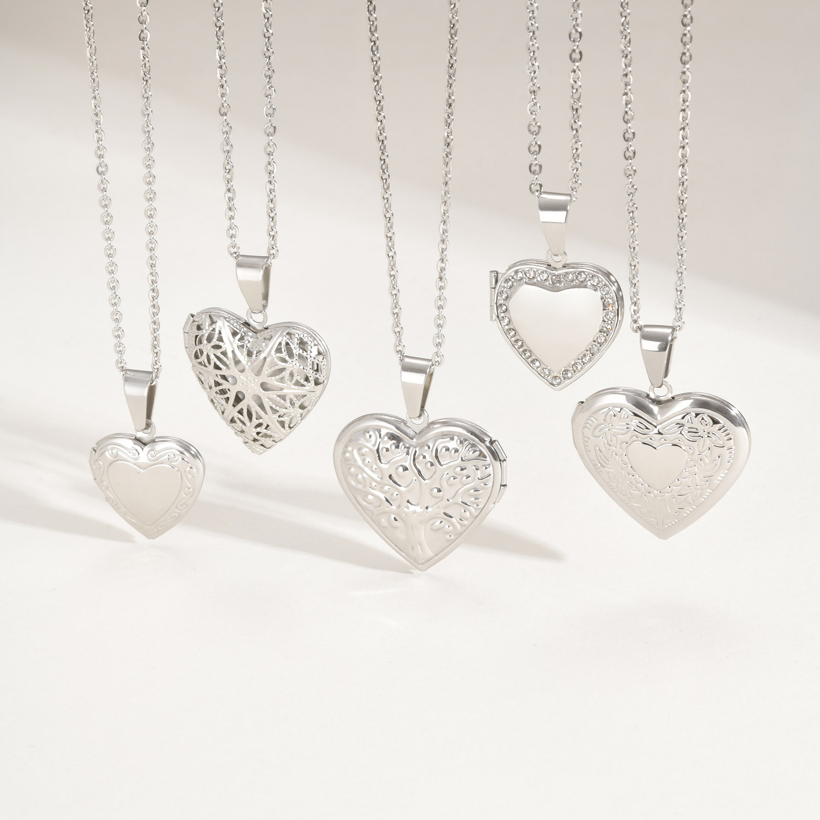 Vnox Never Fade قلادة مدلاة نس - مراجعة Heart Locket Necklace Photo وسعره