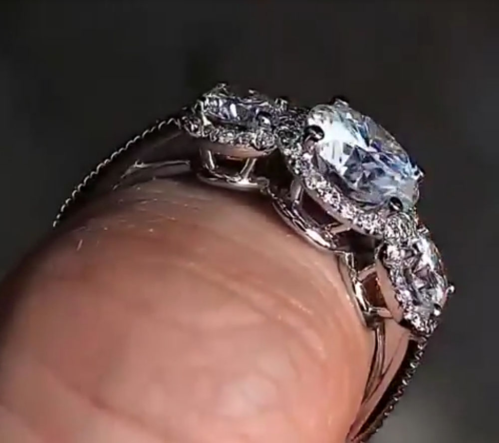 مخصص ريال البلاتين PT950 النسا - مراجعة Moissanite Engagement Ring 1 Carat وسعره